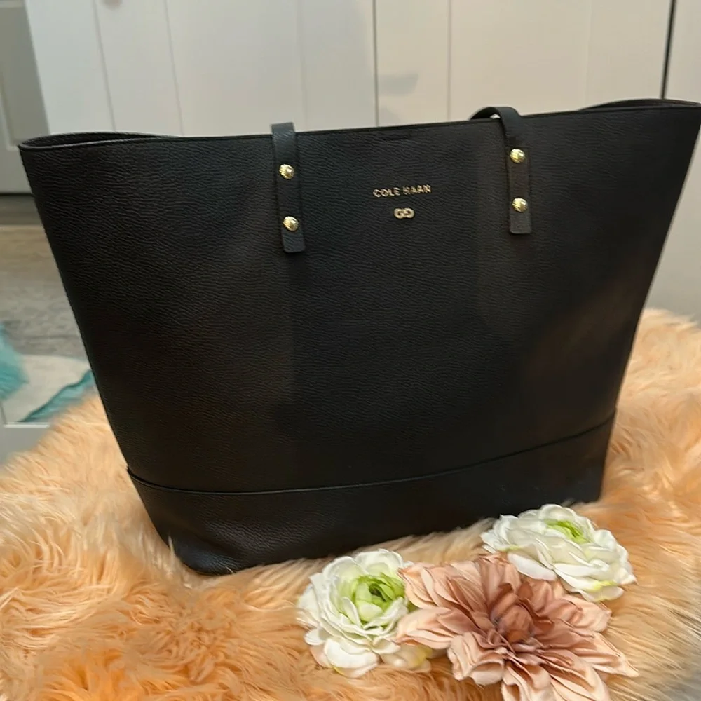 Cole Haan Black Leather Shoulder Tote Bag & Gold Sz LG LIKE NEW! 45% OFF!